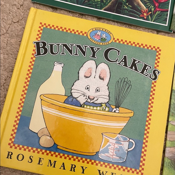 Children’s Kid Book Bundle Lot of 8 Easter Halloween - Picture 4 of 9